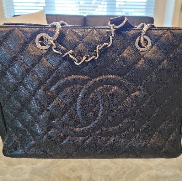 Chanel GST tote with Black hardware and Caviar leather - Picture 1 of 9